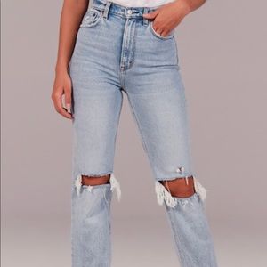 Abercrombie Women’s 90s ultra high rise straight leg jeans. Tags on.